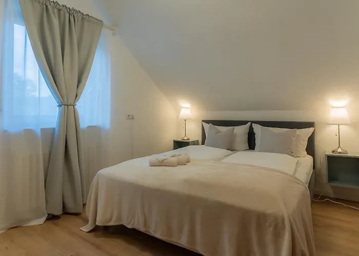 Epa Apartment - France Style
